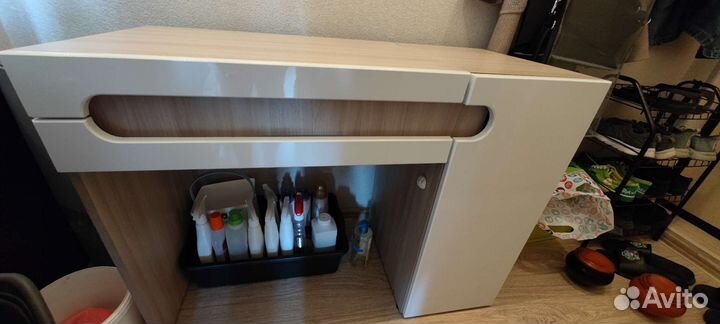 Косметический столик с зеркалом