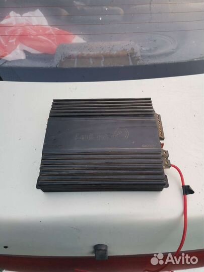 Сабвуфер и усилитель в автомобиль