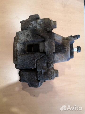 Суппорт тормозной задний левый Lexus Lx570 3