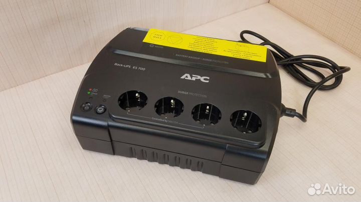 APC Back-UPC BE700G-RS новый в упаковке, без акб