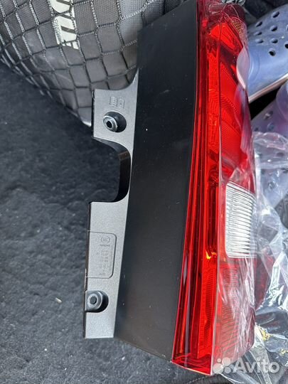 Фонарь задний правый mercedes W447