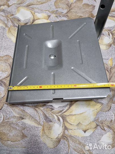 Подставка с кронштейном на стену