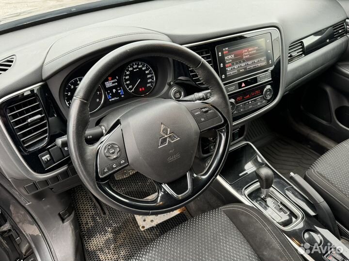 Mitsubishi Outlander 2.0 CVT, 2019, битый, 74 000 км