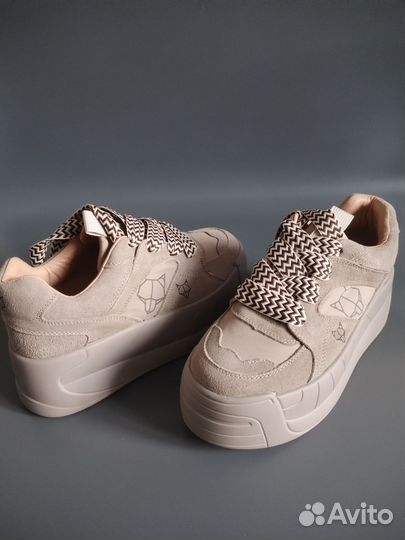 Кроссовки натуральные