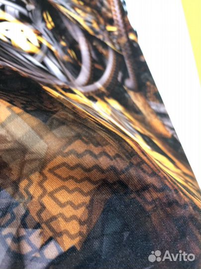 Неоновое полотно, Индия