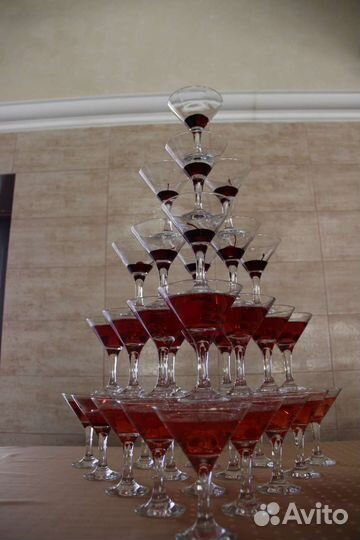 Пирамида из шампанского