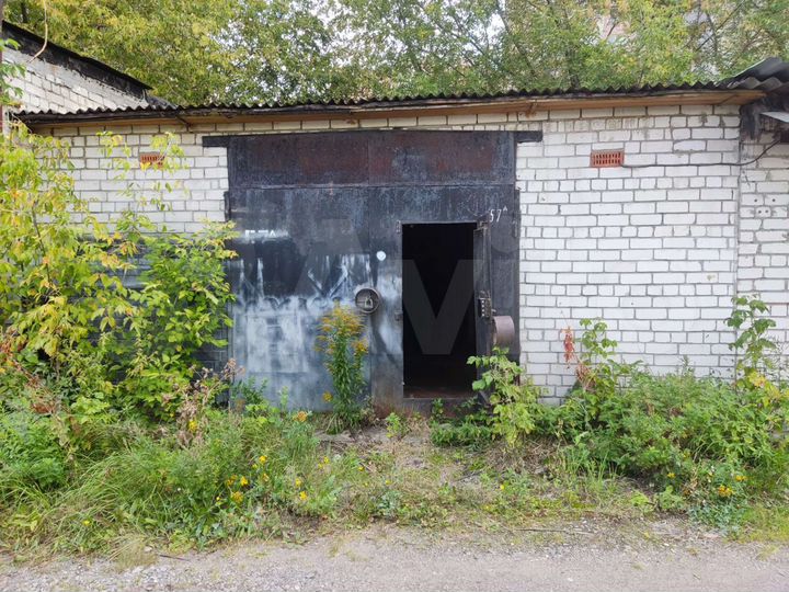 Гараж, > 30 м²