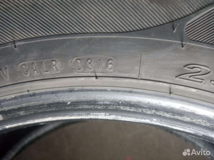 Nexen Roadian 581 2.25/60 R18