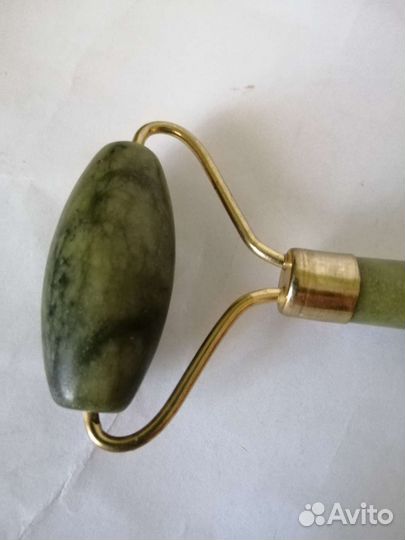 Нефритовый массажёр роллер
