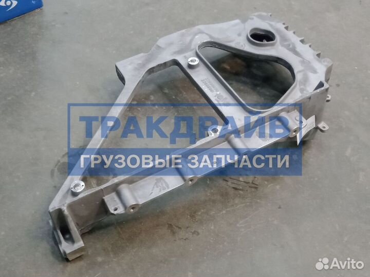 Кронштейн переднего брызговика ящика Акб Вольво Фш