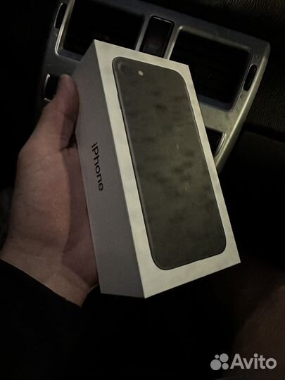 Коробка от iPhone 7