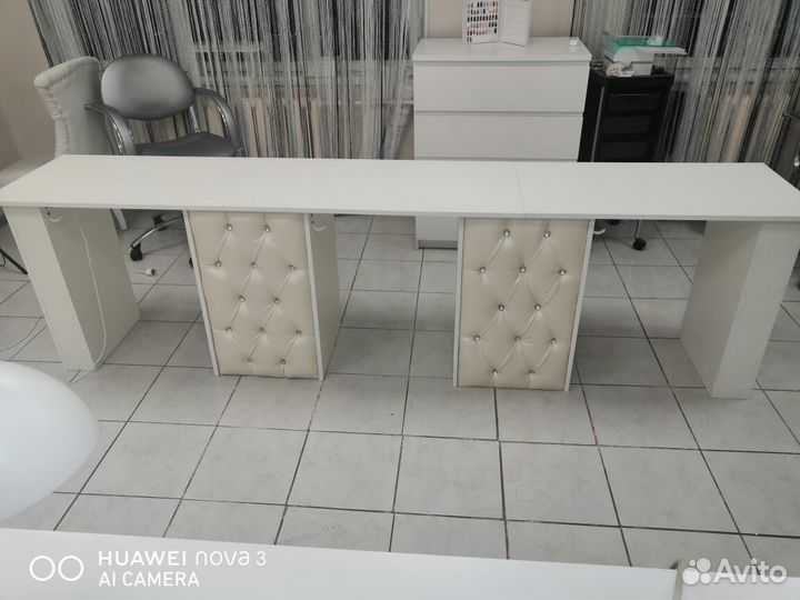 Маникюрный стол