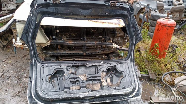 Ниссан Вингроуд К10 крышка багажника под ремонт