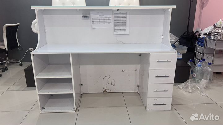 Стойка ресепшен администратора