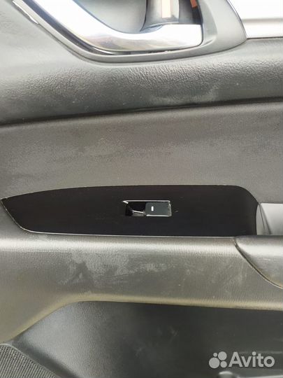 Кнопки стеклоподъемников Mazda CX 5 2017г. 2.0л