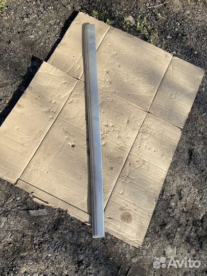 Молдинг двери передней левой Mercedes C W203