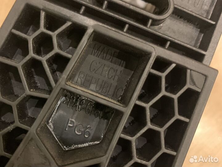 Кронштейн подлокотника Skoda Rapid