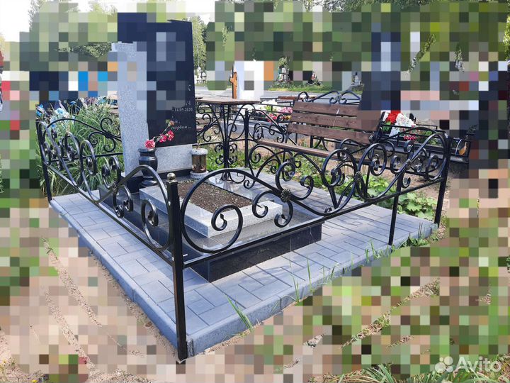 Оградка на кладбище