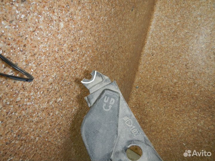 Кожух замка капота, Toyota (Тойота) -highlander (1