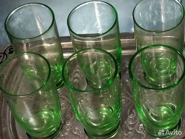 Рюмки стопки зеленое стекло на подносе СССР Винтаж
