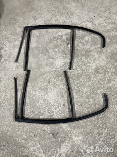 Уплотнитель стекла двери задний правый bmw f30