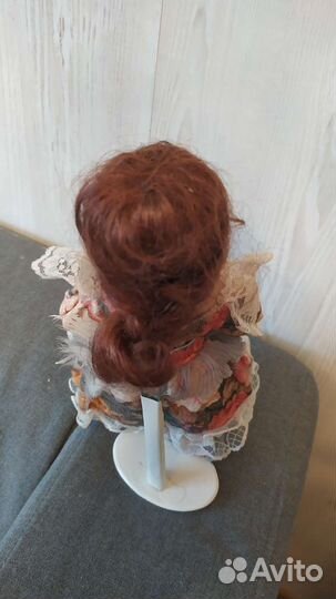 Кукла фарфоровая