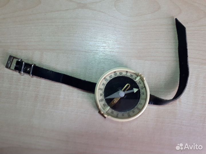 Koмпac Адpианoва