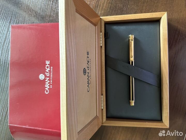 Ручка caran d ache 4490.008 F золотая