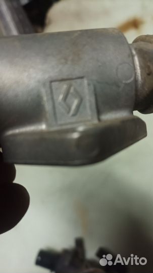 Корпус термостата f3r и клапан холостого хода