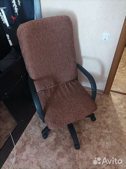 Стул кресло офисный на колесах