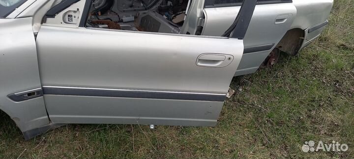 Двери передние задние Volvo s80 1