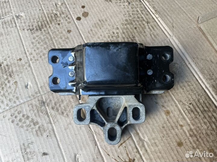 Опора двигатели правая 1K0199262AT