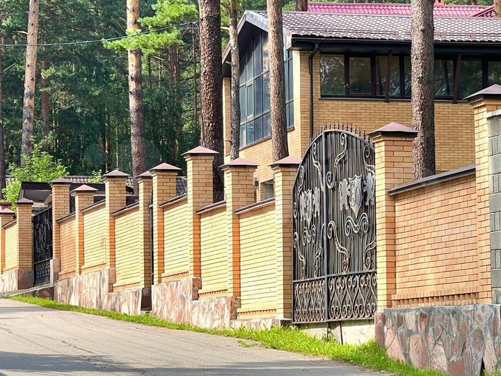 Дом 199 м² на участке 27 сот.