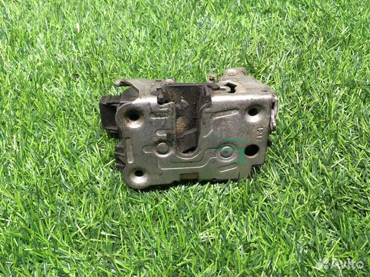 Замок двери задний правый Renault Duster