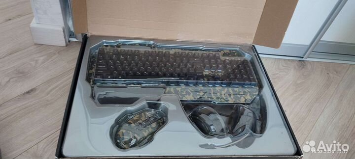 Мышь, клавиатура, наушники, коврик