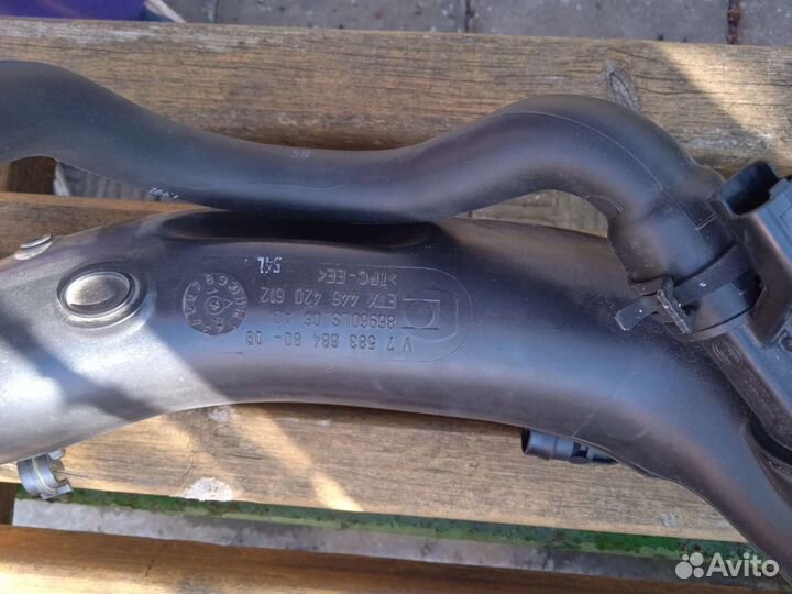 Патрубок впускной от турбины на клапанную крышку