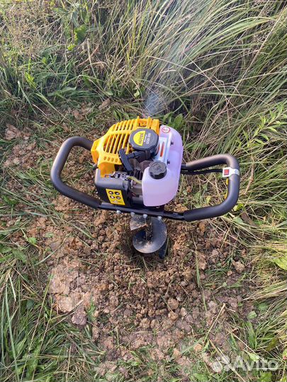 Бурение лунок под столбы