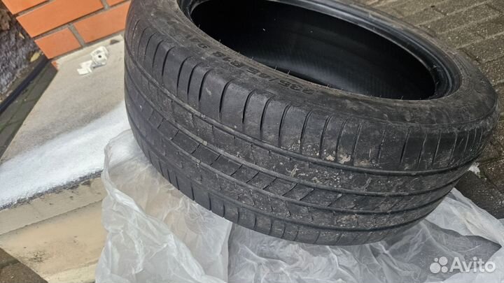 Kumho Ecsta HS51 235/45 R18 94H