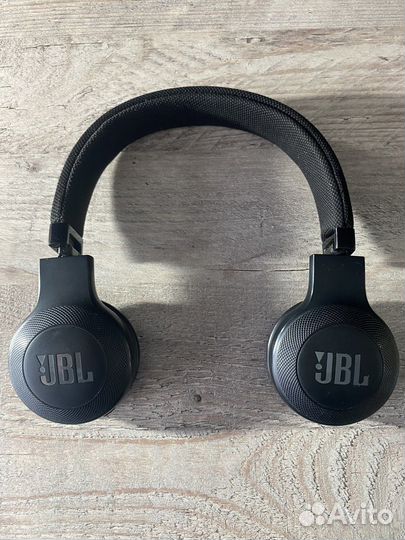 Беспроводные наушники jbl E45 bt