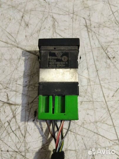 Кнопка обогрева сидений Volkswagen Passat