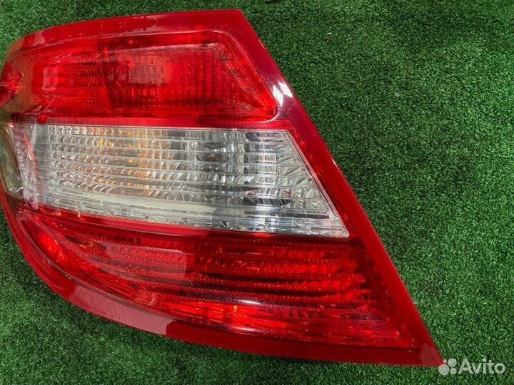 Фонарь задний левый Mercedes-Benz C-Class W204
