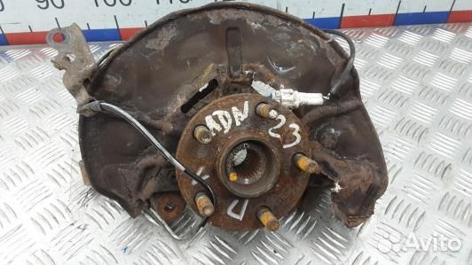 Ступица передняя левая toyota avensis T25 (ADN23K9