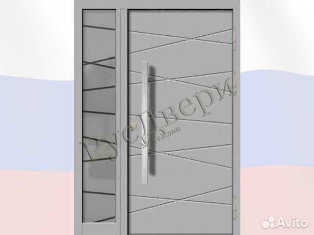 Современная металлическая дверь с боковым стеклом