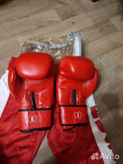 Боксерские перчатки кожаные новые Green Hill 10 ун