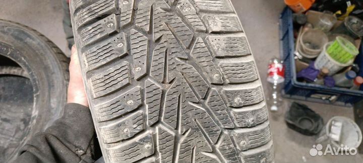 Nokian Tyres Hakkapeliitta 7 215/50 R16