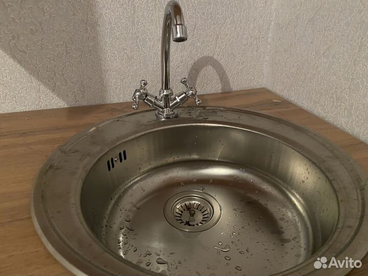 Настенная тумба и столешница