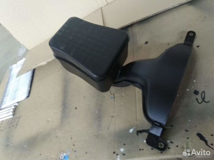 Воздухозаборник Toyota Camry