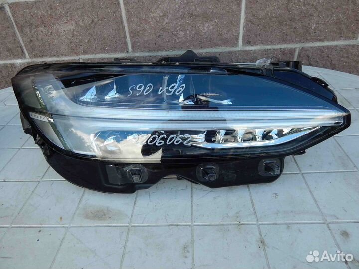 Фара правая Volvo S90 2 поколение (2016-2020)