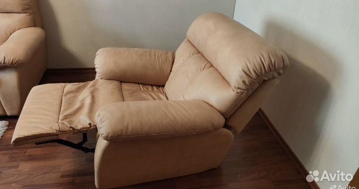 Комплект диван и кресло кожаные