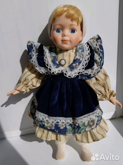 Кукла коллекционная фарфоровая